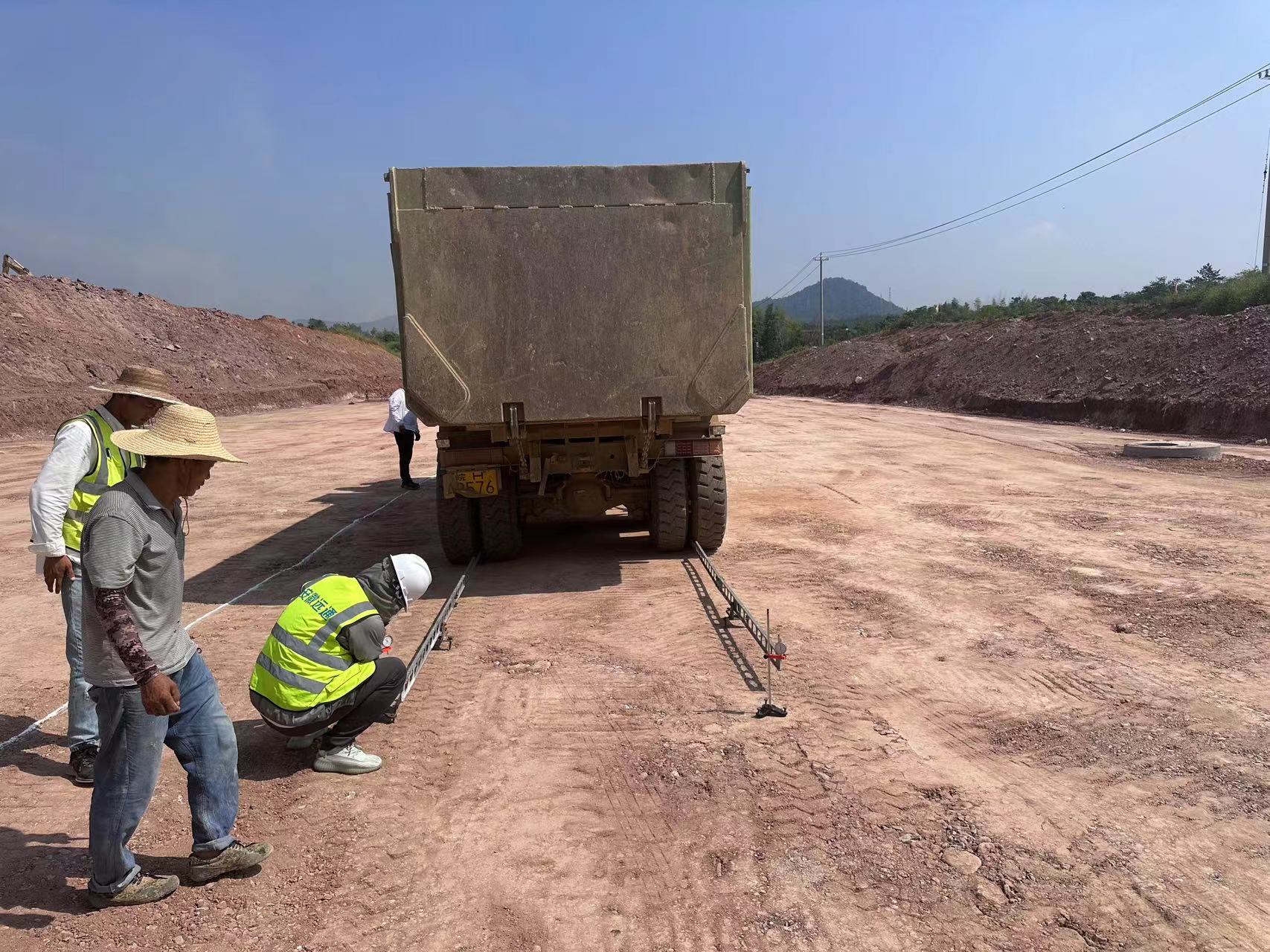 高新區(qū)八里湖路路基頂彎沉檢測(cè)