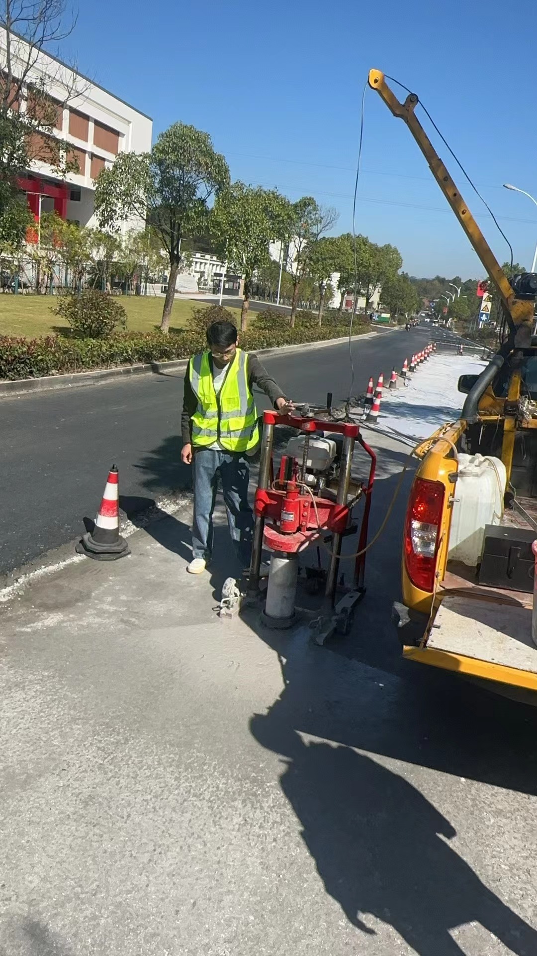 黃山市呈靈潛公路檢測